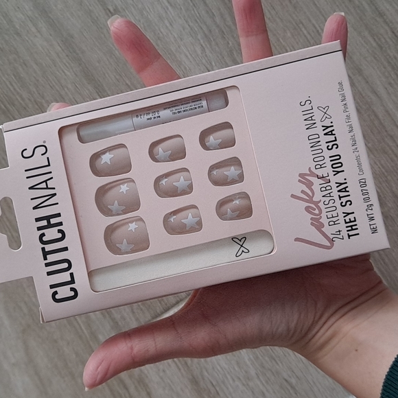 NIB Reusable nails - Picture 10 of 10